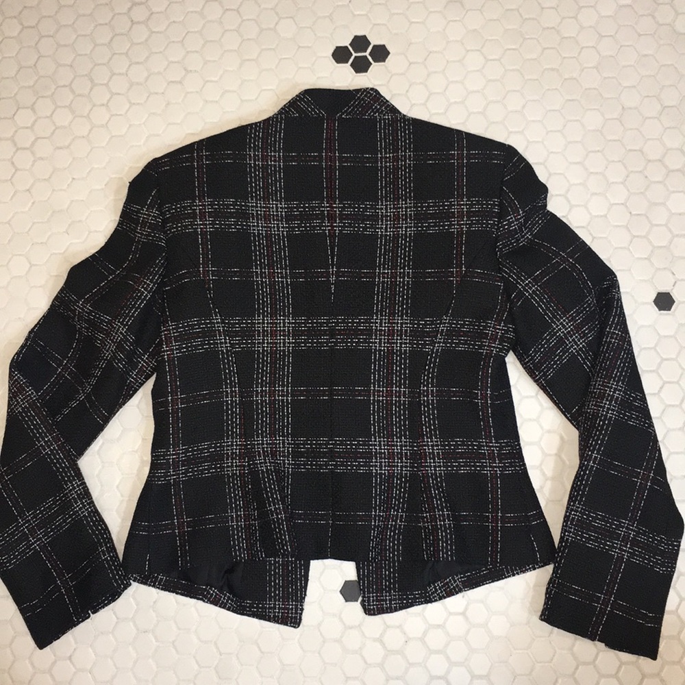 Blazer - Picture 3 of 3